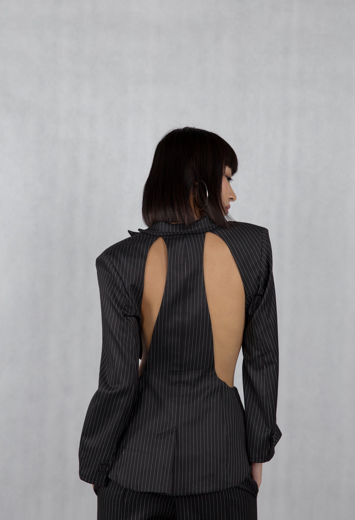 THE CUTOUT Blazer in Black Stripe